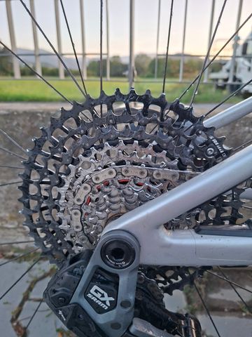 Used Specialized Epic 8 EVO Expert 2025 2025 Mountainbike, Light Gray, 29 — image 5 of 6