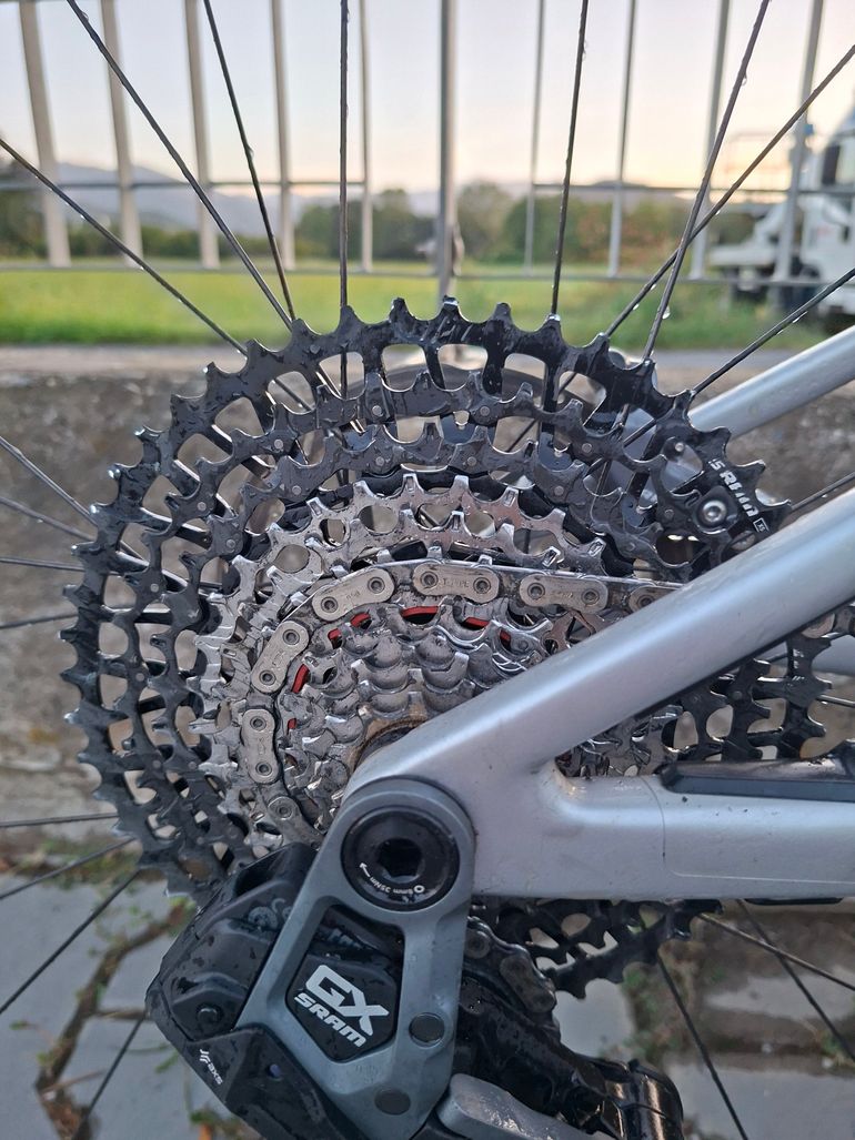 Used Specialized Epic 8 EVO Expert 2025 2025 Mountainbike, Light Gray, 29 — image 5 of 6