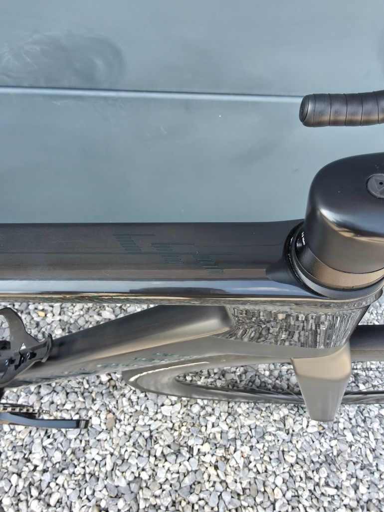 Used Canyon Aeroad CFR Di2 2024 2024 Road & Gravel, Black — image 9 of 10