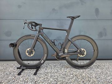 Used Canyon Aeroad CFR Di2 2024 2024 Road & Gravel, Black — image 2 of 10
