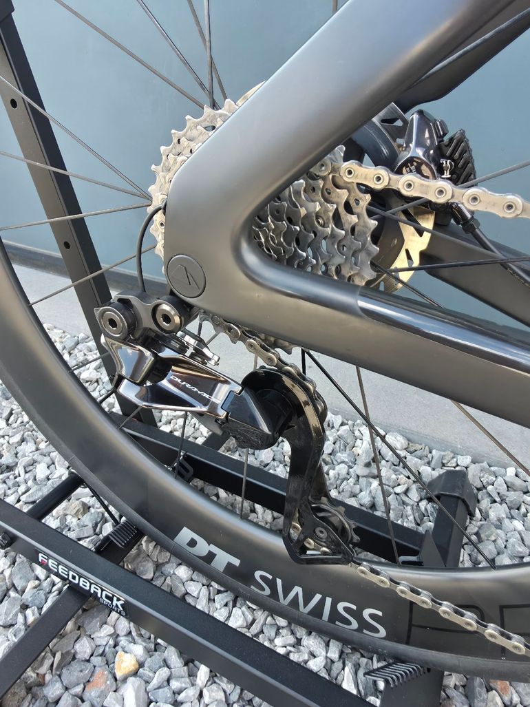 Used Canyon Aeroad CFR Di2 2024 2024 Road & Gravel, Black — image 4 of 10