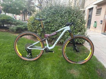 Gebrauchtes Orbea Oiz M10 2027 2027 Mountainbike, Weiß, 29 — Bild 1 von 7