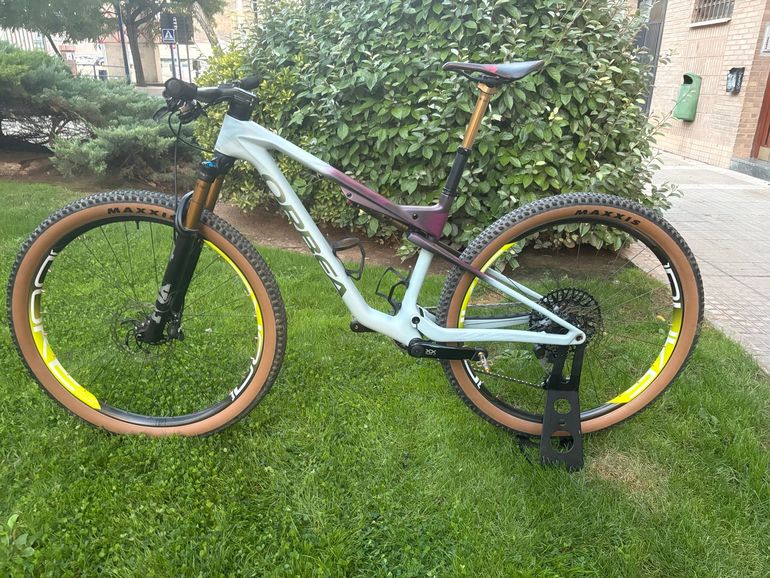 Gebrauchtes Orbea Oiz M10 2027 2027 Mountainbike, Weiß, 29 — Bild 6 von 7