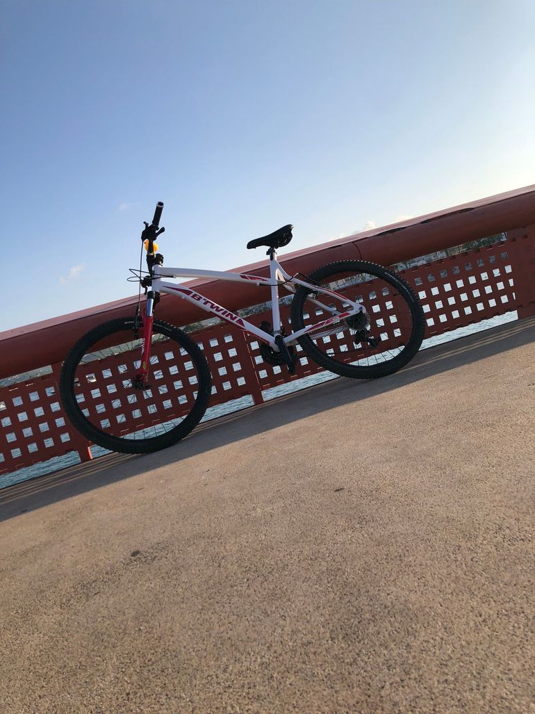 Gebrauchtes B’TWIN Custom Other Shimano 2018 Mountainbike, Weiß — Bild 2 von 3