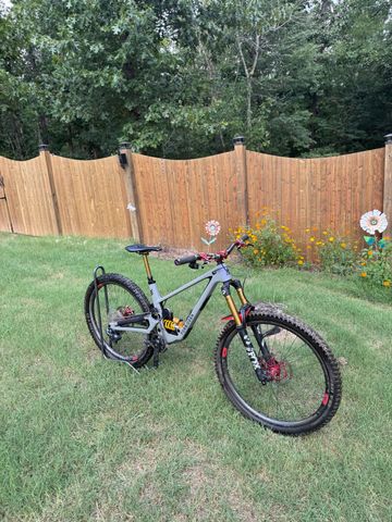 Used Forbidden Dreadnought XT Complete 2021 2021 Mountainbike, Light Gray — image 1 of 4