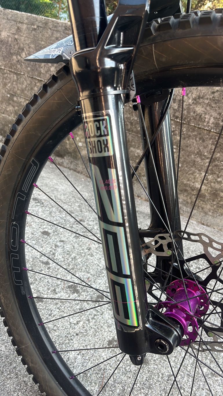 Used Banshee Prime V2 2024 Mountainbike, Light Gray — image 3 of 8