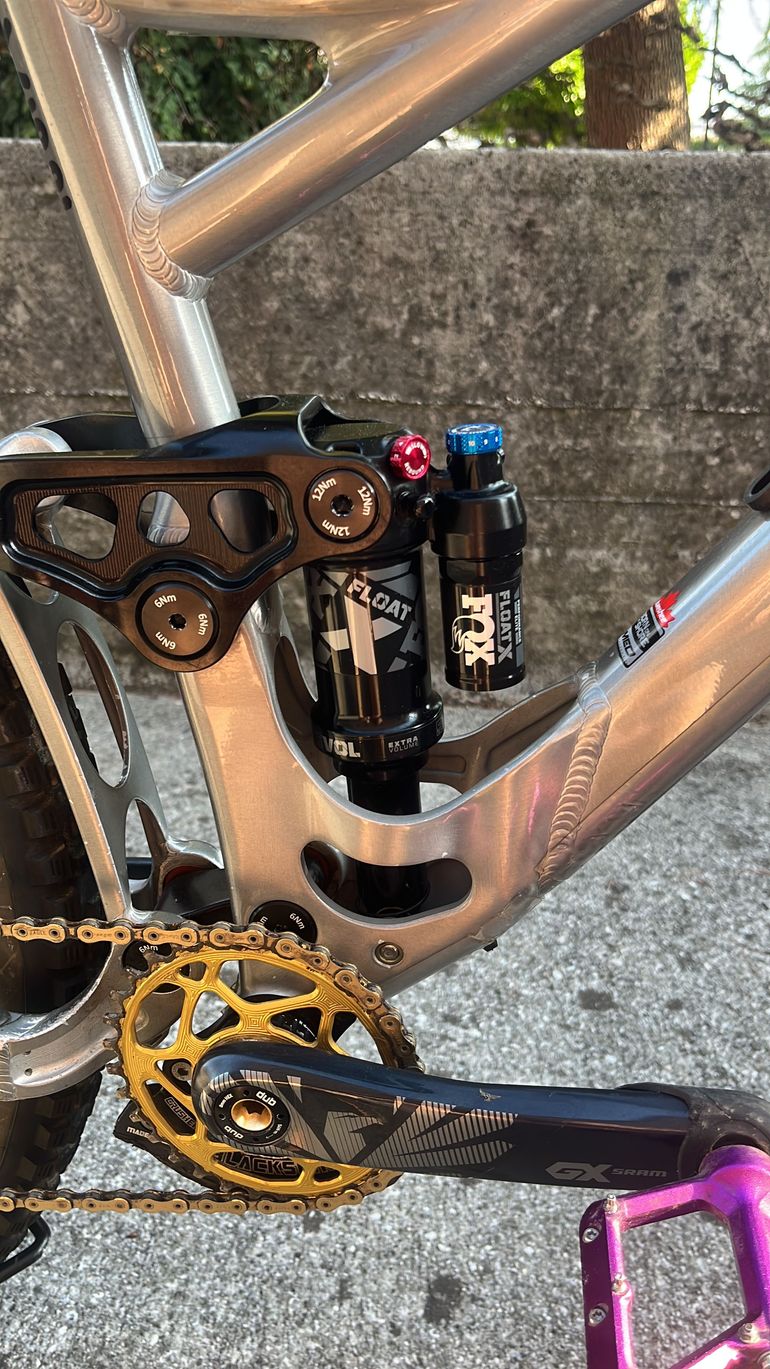 Used Banshee Prime V2 2024 Mountainbike, Light Gray — image 5 of 8