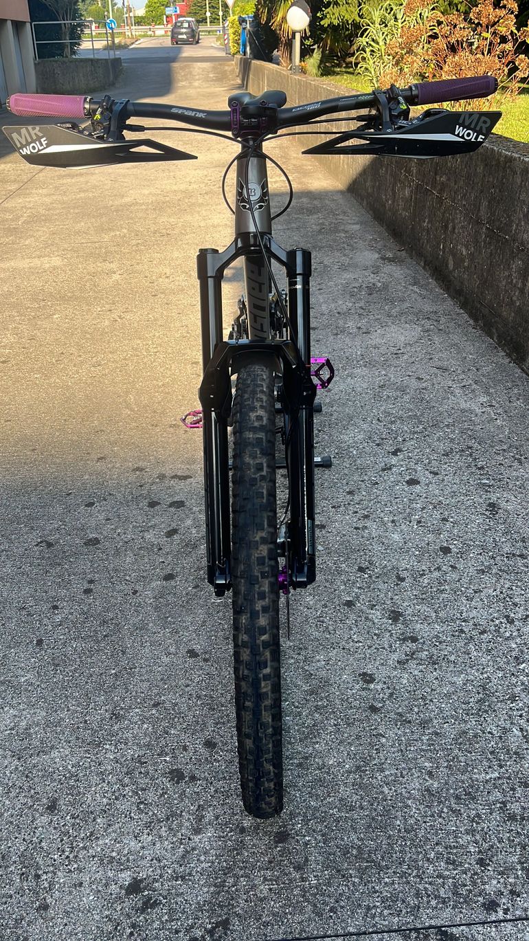 Used Banshee Prime V2 2024 Mountainbike, Light Gray — image 2 of 8