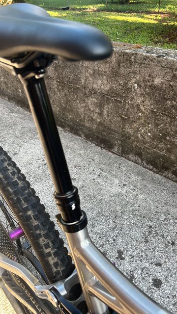Used Banshee Prime V2 2024 Mountainbike, Light Gray — image 8 of 8