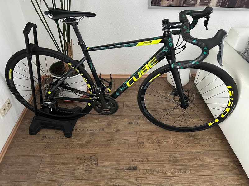 Tweedehands CUBE ATTAIN Race Disc 2018 2018 Road & Gravel