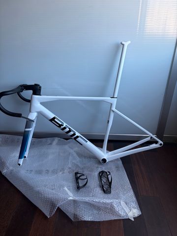 Used BMC Kaius 01 THREE 2023 Frameset 2023 Road & Gravel, White — image 2 of 3
