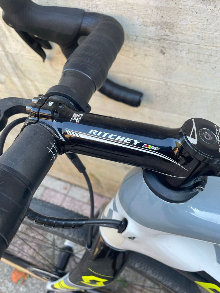 Used Scott Addict cx Custom SRAM Rival 2018 Road & Gravel, White — image 4 of 6