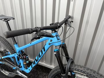 Used Pivot Switchblade SRAM GX Eagle AXS 2024 Mountainbike, Blue — image 6 of 11