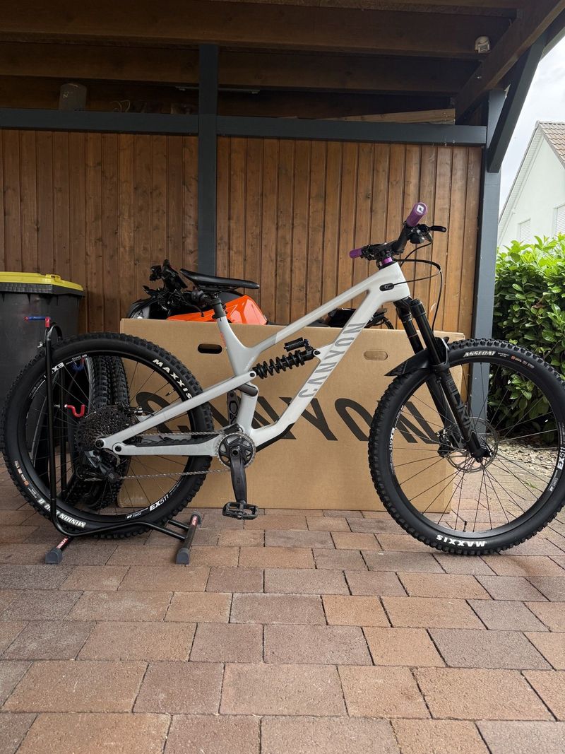 Used Canyon Spectral Mullet CF 8 CLLCTV 2024 2024 MTB