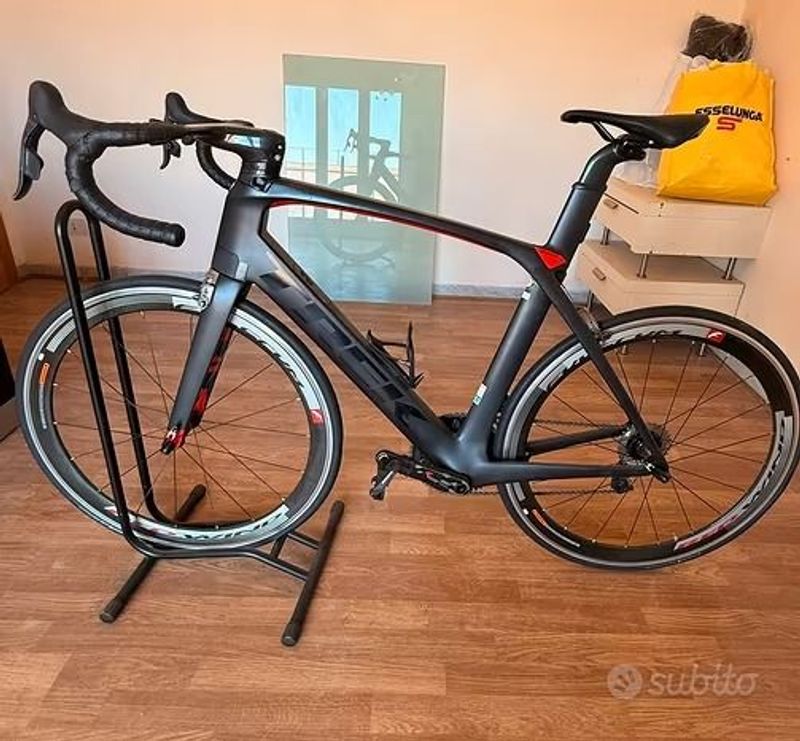 Käytetty Trek Madone SRAM Red eTap AXS 2018 Road & Gravel