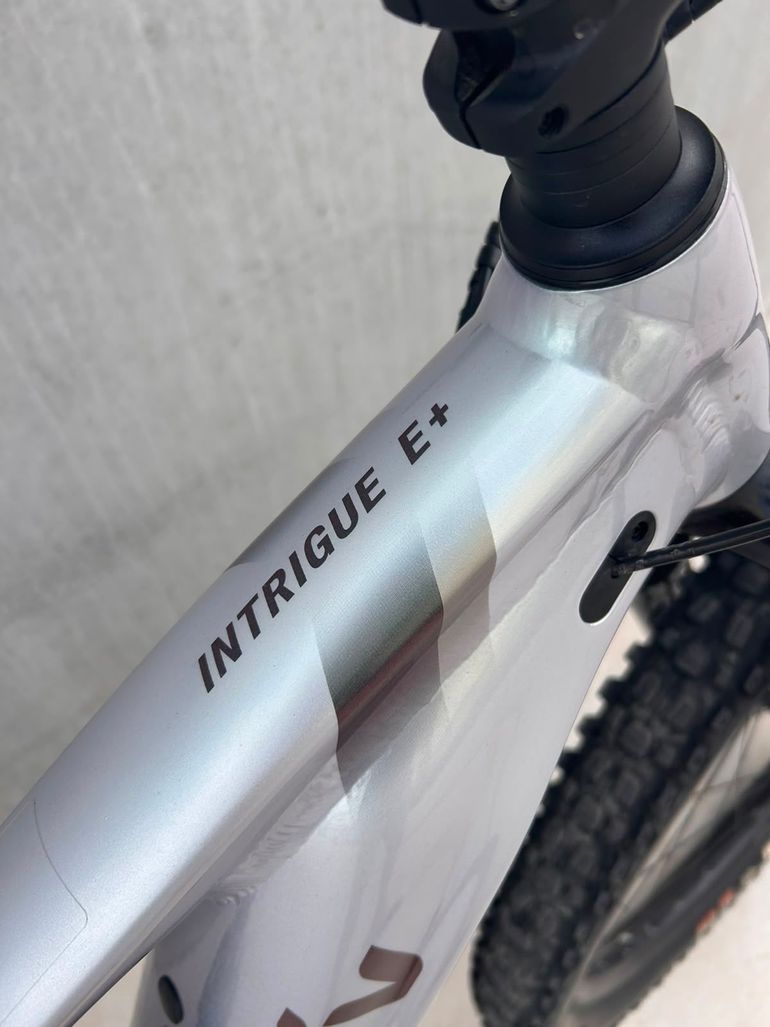 Used Liv Intrigue X E+ 3 2022 2022 Mountainbike, Light Gray, 27.5, 29 — image 9 of 10
