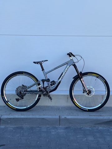 Used Specialized Enduro Comp 2024 2024 Mountainbike, Light Gray, 29 — image 1 of 8