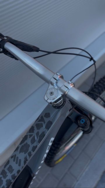 Used Specialized Enduro Comp 2024 2024 Mountainbike, Light Gray, 29 — image 8 of 8