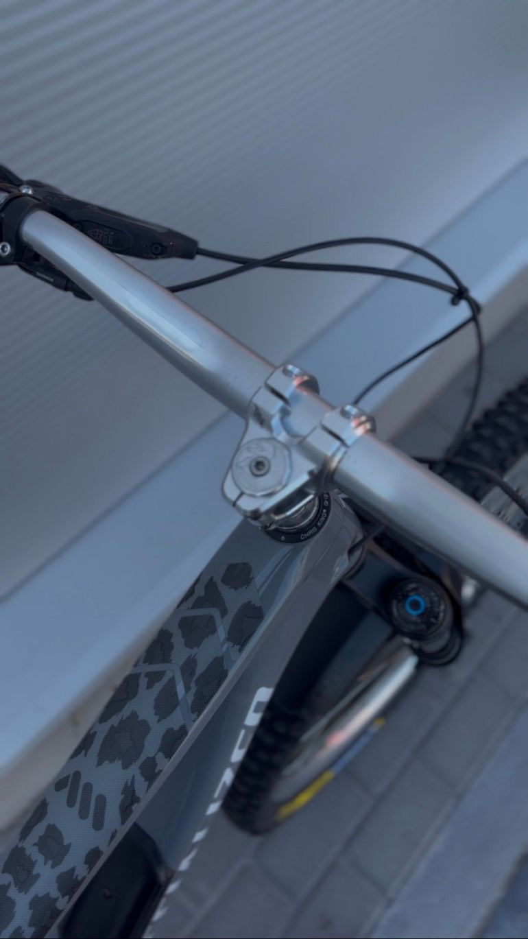 Used Specialized Enduro Comp 2024 2024 Mountainbike, Light Gray, 29 — image 8 of 8
