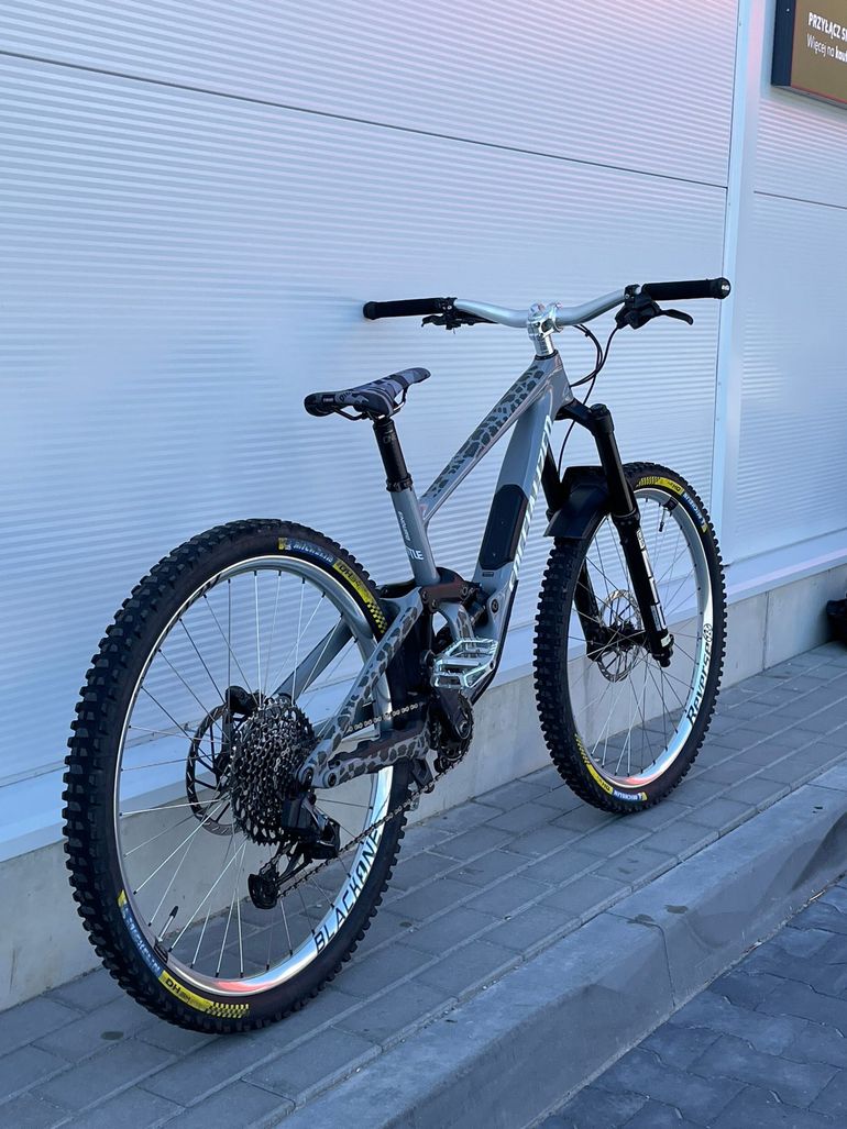 Used Specialized Enduro Comp 2024 2024 Mountainbike, Light Gray, 29 — image 3 of 8