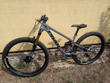 Tweedehands Pivot TRAIL 429 Pro XT/XTR 2023 2023 Mountainbike — afbeelding 2 van 6