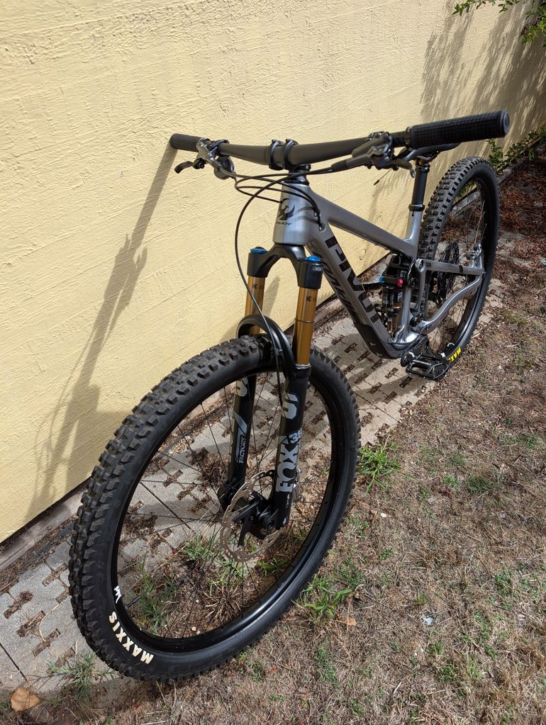 Tweedehands Pivot TRAIL 429 Pro XT/XTR 2023 2023 Mountainbike — afbeelding 3 van 6