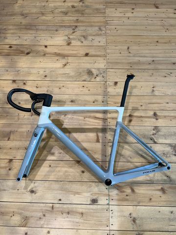 Tweedehands Focus IZALCO MAX 9.8 2024 Frameset 2024 Road & Gravel — afbeelding 2 van 3