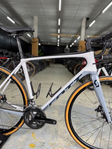 Scott Addict 20 disc 2020 2020 Road & Gravel usato, Grigio chiaro — immagine 9 di 19