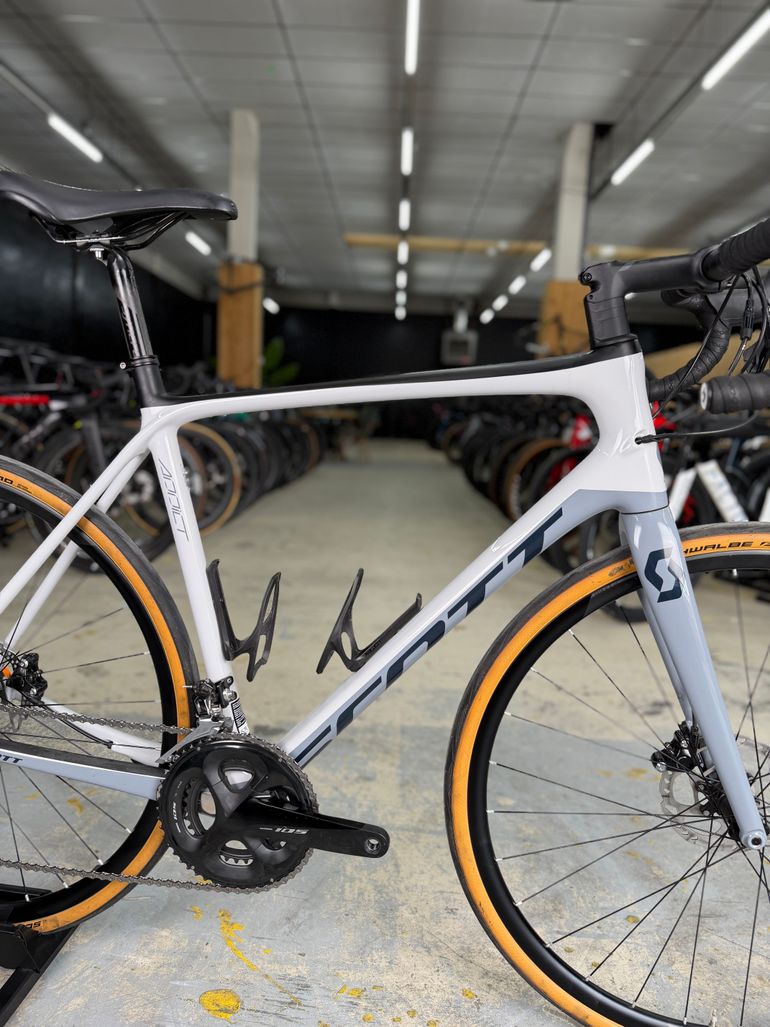 Scott Addict 20 disc 2020 2020 Road & Gravel usato, Grigio chiaro — immagine 9 di 19