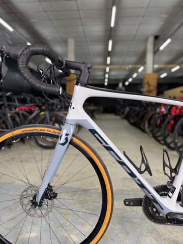 Scott Addict 20 disc 2020 2020 Road & Gravel usato, Grigio chiaro — immagine 14 di 19