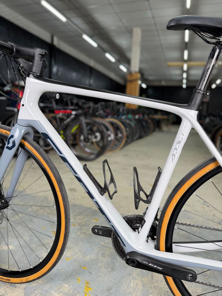 Scott Addict 20 disc 2020 2020 Road & Gravel usato, Grigio chiaro — immagine 17 di 19