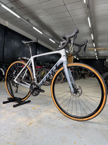 Scott Addict 20 disc 2020 2020 Road & Gravel usato, Grigio chiaro — immagine 2 di 19