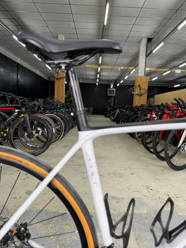 Scott Addict 20 disc 2020 2020 Road & Gravel usato, Grigio chiaro — immagine 6 di 19