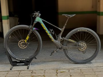 Used Scott Spark RC Comp 2024 2024 Mountainbike, Green, 29 — image 2 of 12