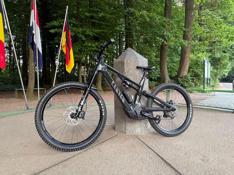 Used Canyon Spectral:ON CF 8 2023 2023 MTB