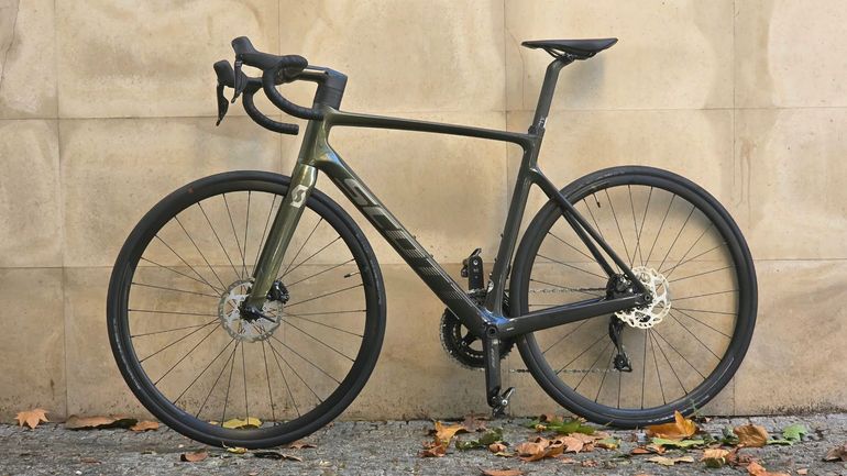 Scott Addict RC 40 2024 2024 Road & Gravel d'occasion — image 3 sur 16