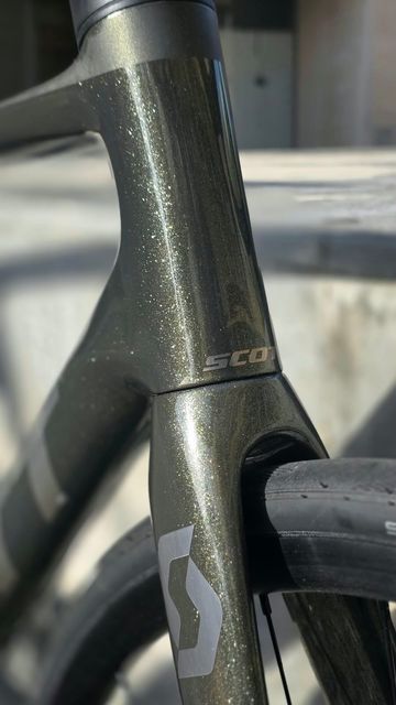 Scott Addict RC 40 2024 2024 Road & Gravel d'occasion — image 15 sur 16