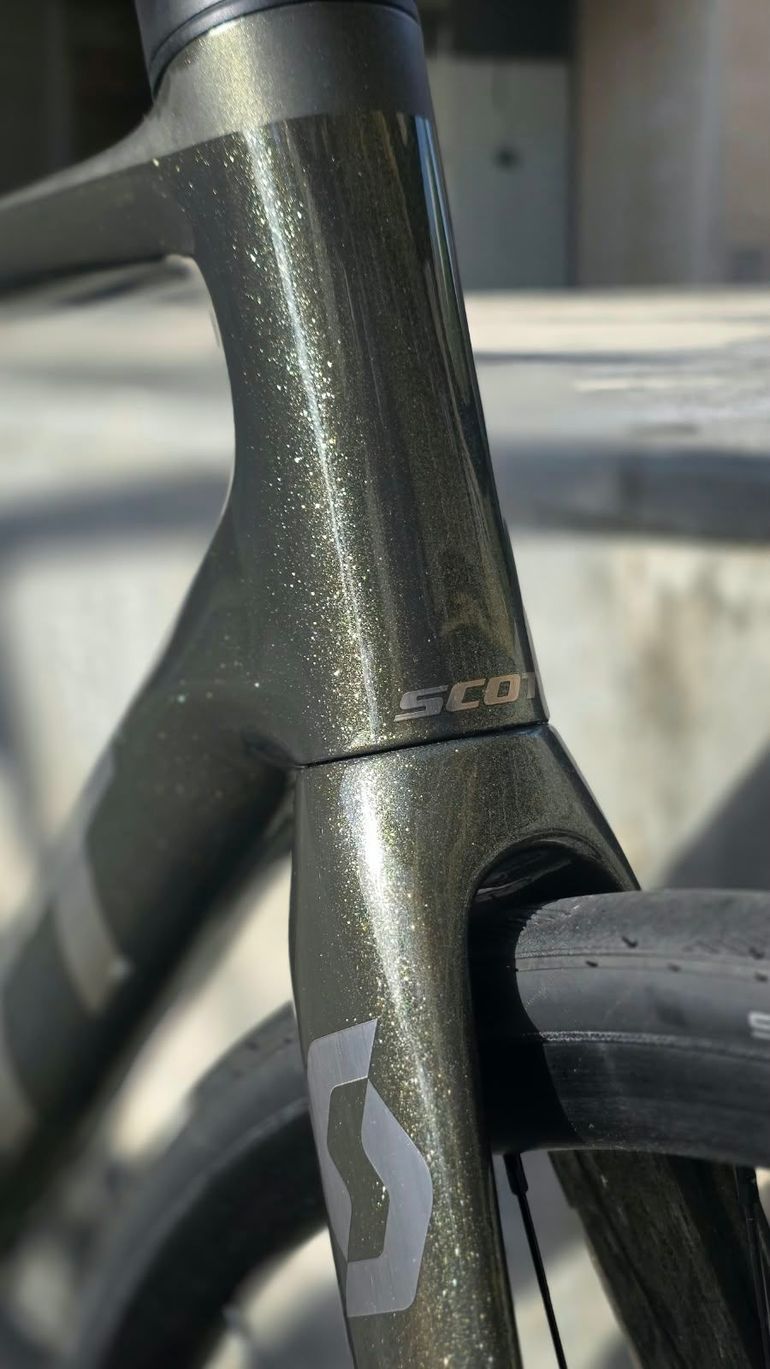 Scott Addict RC 40 2024 2024 Road & Gravel d'occasion — image 15 sur 16