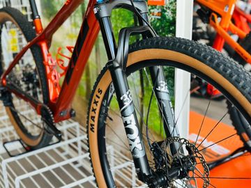 Used KTM Myroon Shimano Deore XT 2024 Mountainbike, Orange — image 3 of 5