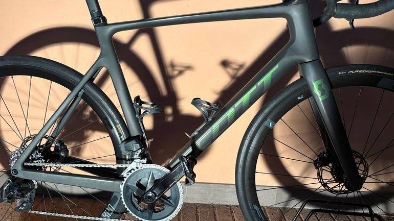 Použité Scott Addict RC 30 2022 2022 Road & Gravel — obrázek 6 z 6