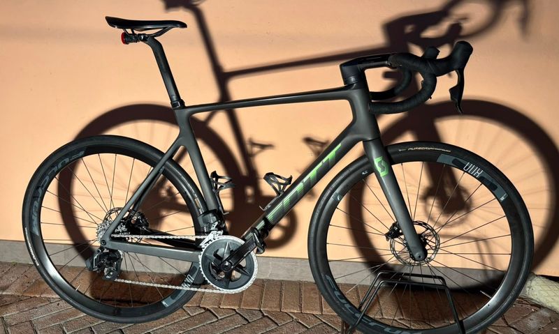 Used Scott Addict RC 30 2022 2022 Road & Gravel