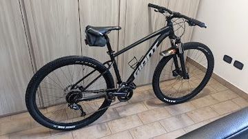 Used Giant Talon 3 2021 2021 Mountainbike, Black, 27.5, 29 — image 1 of 3