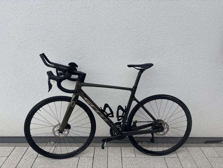 Scott Addict Shimano 105 2024 Road & Gravel usato, Verde — immagine 2 di 6