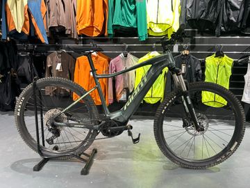 Giant Fathom E+ 2 2022 2022 Mountainbike de segunda mano, Verde — imagen 2 de 5