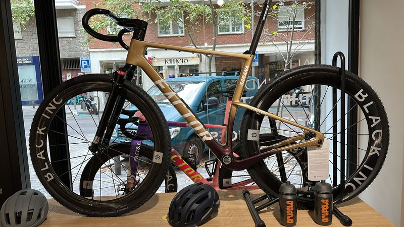 Używany Factor SARANA - Frameset Premium 2026 Frameset 2026 Road & Gravel