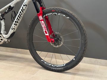 Specialized S-Works Epic 8 2026 Mountainbike usato, Grigio chiaro — immagine 4 di 11
