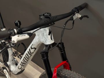 Specialized S-Works Epic 8 2026 Mountainbike usato, Grigio chiaro — immagine 5 di 11