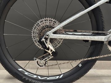 Specialized S-Works Epic 8 2026 Mountainbike usato, Grigio chiaro — immagine 7 di 11