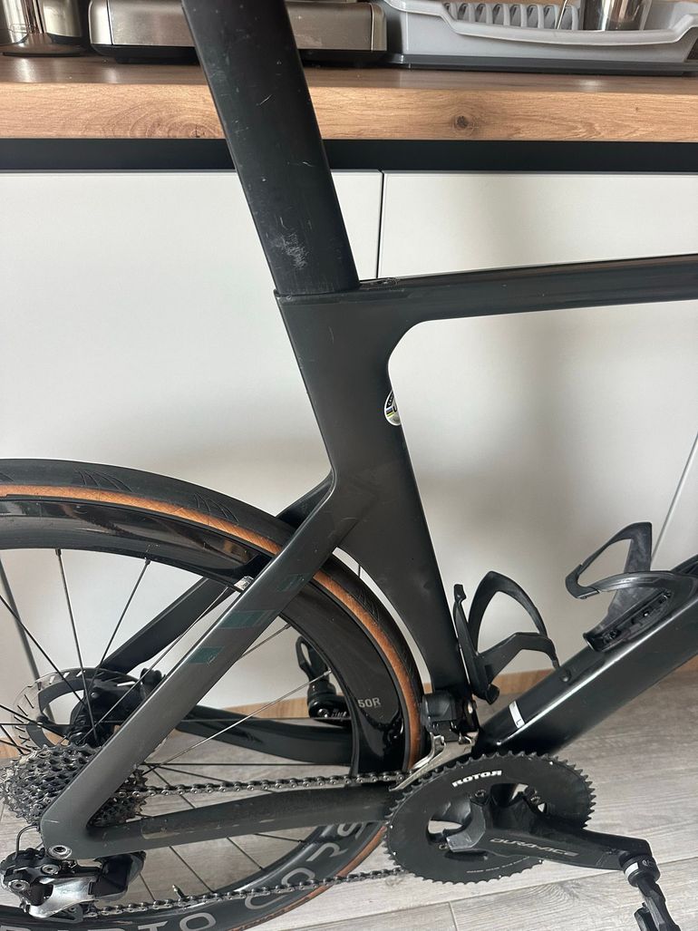 Käytetty Canyon Aeroad CFR Di2 2023 Frameset 2023 Road & Gravel — kuva 3 / 3
