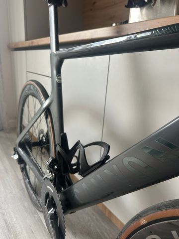Käytetty Canyon Aeroad CFR Di2 2023 Frameset 2023 Road & Gravel — kuva 2 / 3